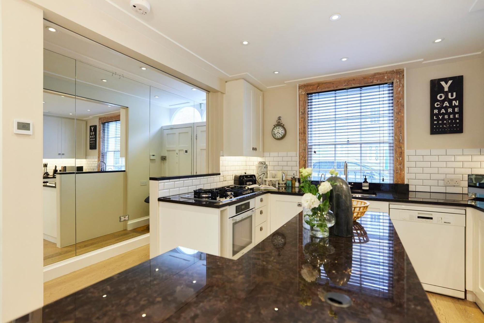 The St. Lukes Garden Place - Spacious 4bdr House With Garden And Terrace Apartment