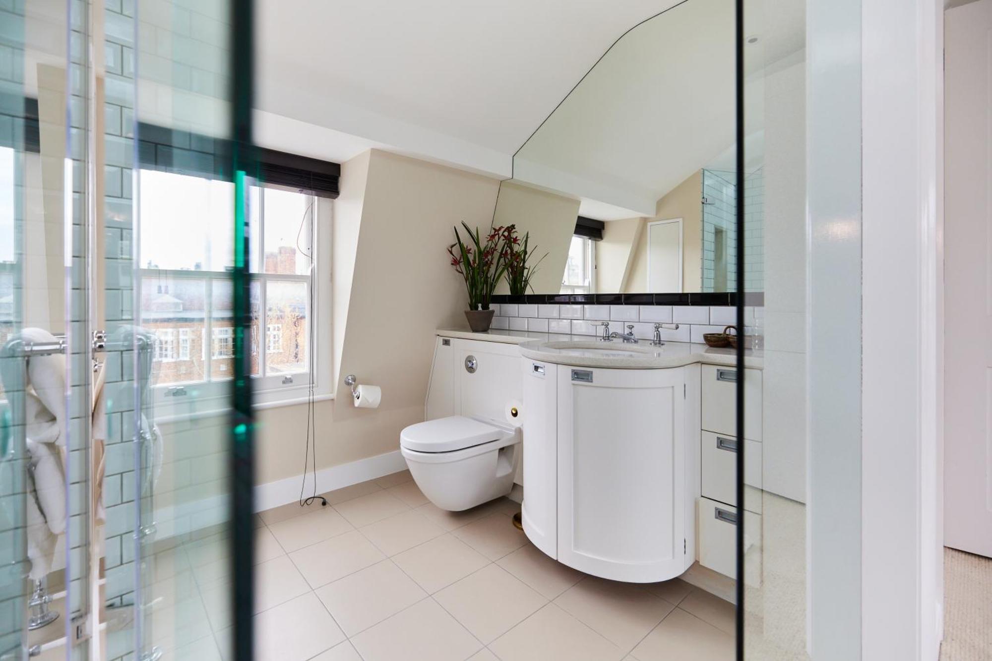 The St. Lukes Garden Place - Spacious 4bdr House With Garden And Terrace London